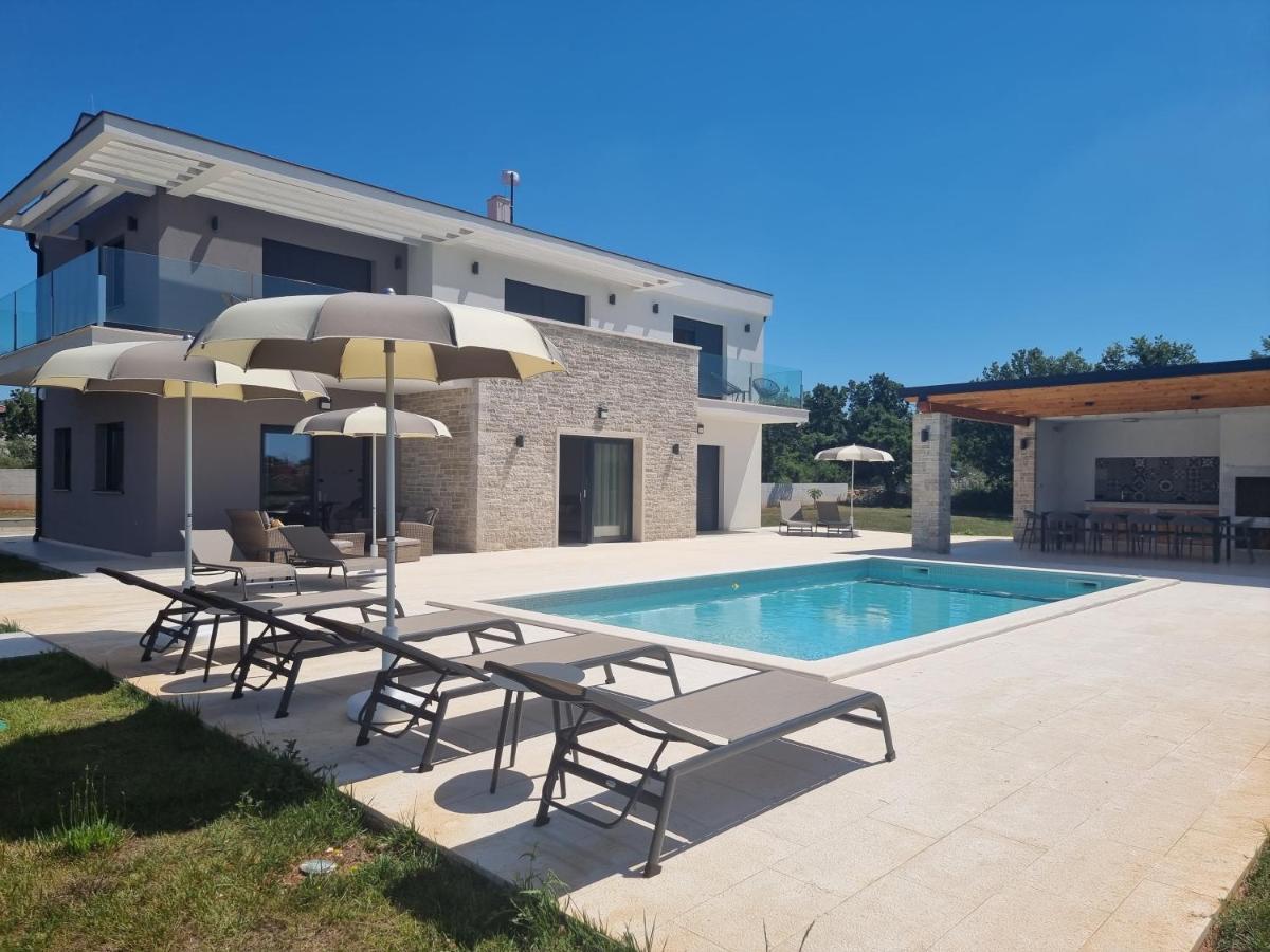 Luxury Villa Serena 2022 - With Heated Pool Cukrici Екстериор снимка